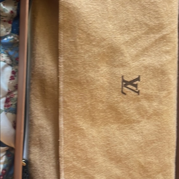 Genuine Louis Vuitton - Picture 3 of 4